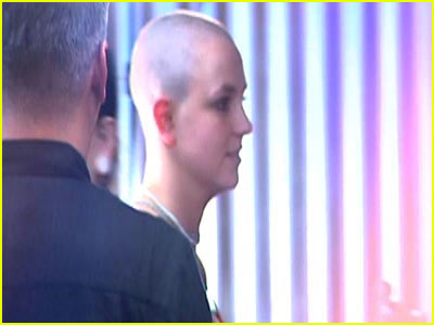 britney spears bald. Britney Spears a gangster?